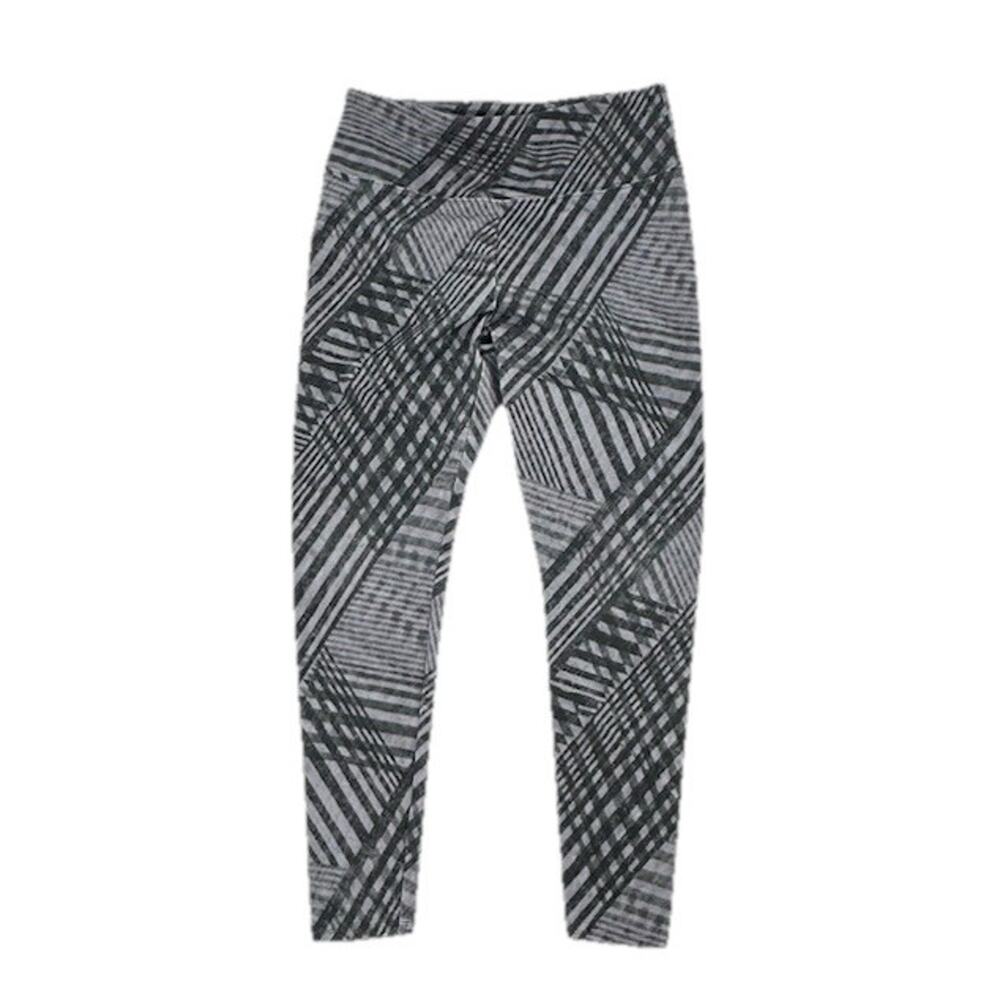 SOFT SURROUNDINGS Medium Petite Trippant Black Must-Have Anyas Leggings Y04